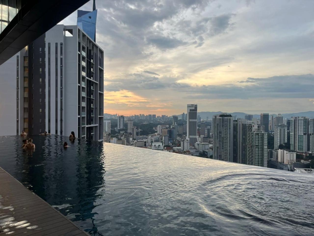 Lucentia Residence Kuala Lumpur By Infinity Pool Suite Exterior photo